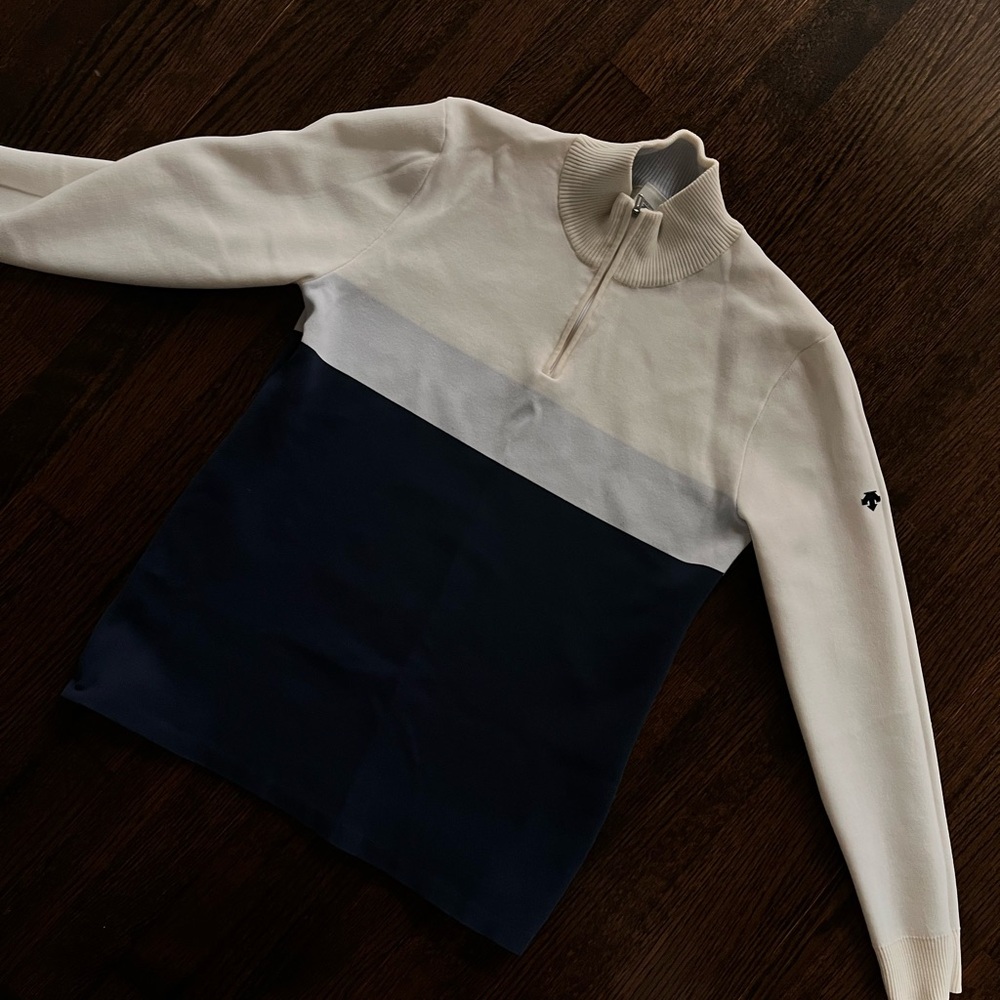 Decente ski sweater. Well made. Great condition. Size XL